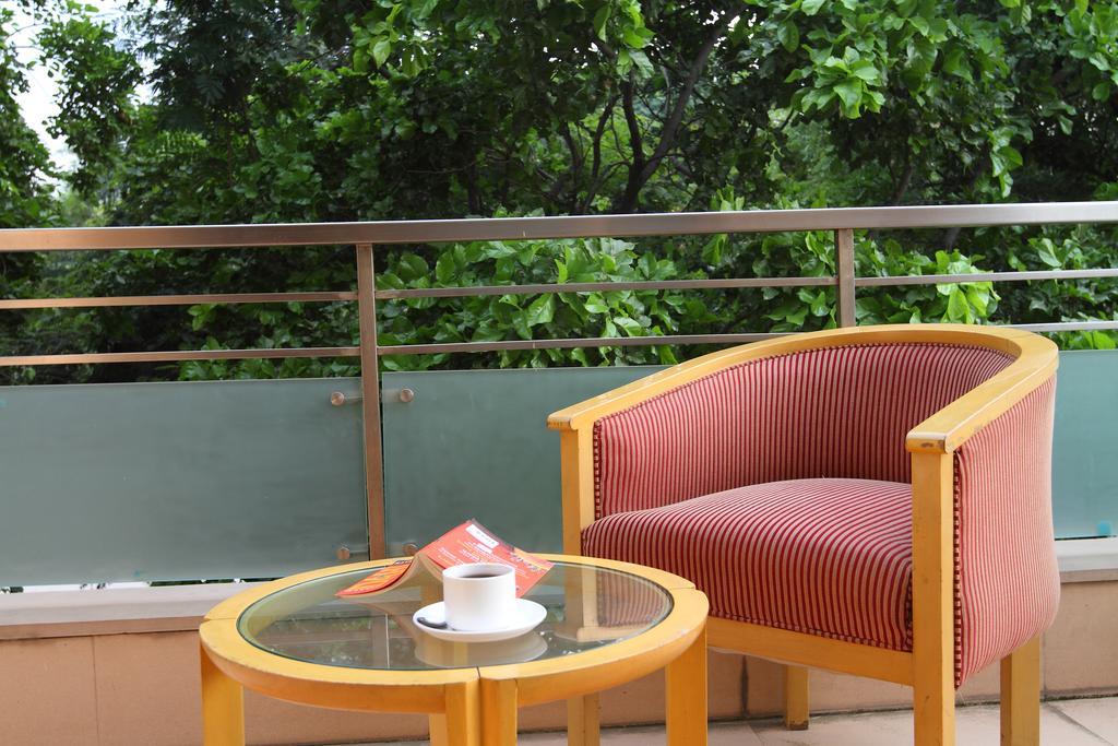 Perch Arbor-Golf Course Road Hotel Gurgaon Bagian luar foto